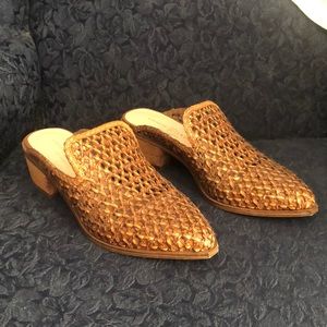 Woven leather slides size 9